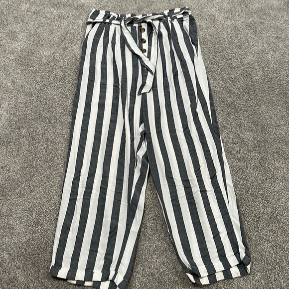 American Eagle Outfitters Pants - American Eagle flowy, light blue striped pants.